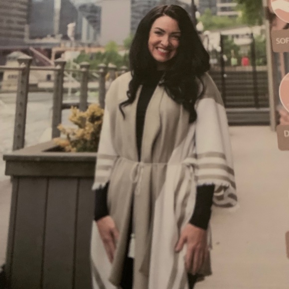 Serra Ladies Poncho / blanket wrap “1 Left” - Picture 2 of 5
